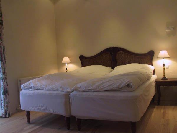 هيرنينغ Best Bed الغرفة الصورة